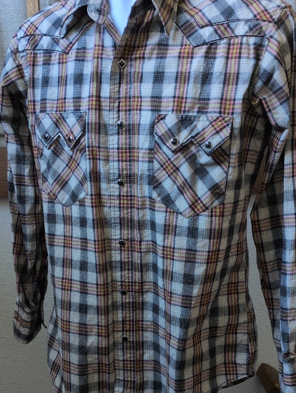 ✨ Vintage Wrangler Plaid Pearl Snap Button Down Shirt Size M - Picture 3 of 14